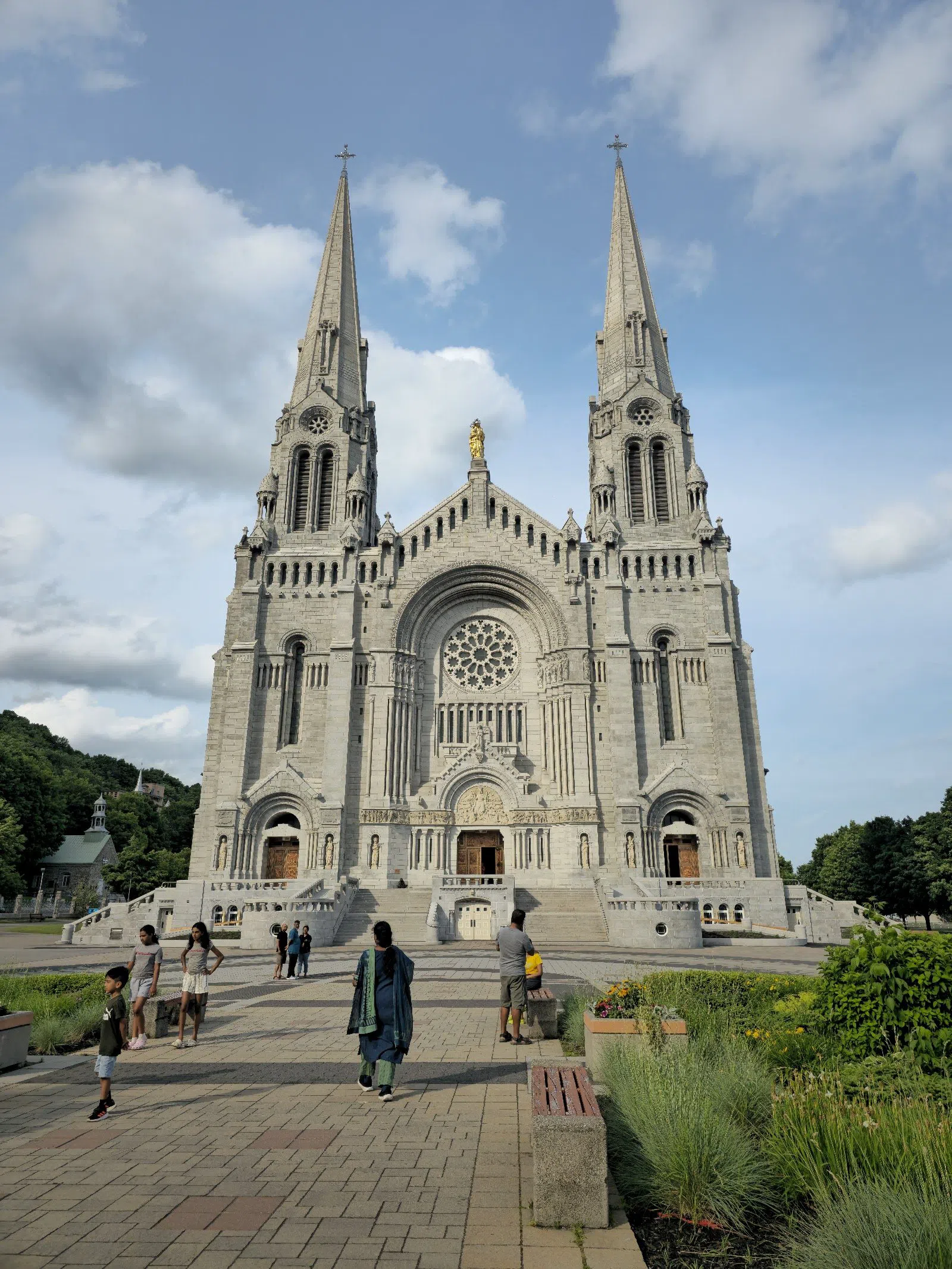 Sanctuaire Sainte-Anne-de-Beaupré (Basilica of Sainte-Anne-de-Beaupré), Quebec